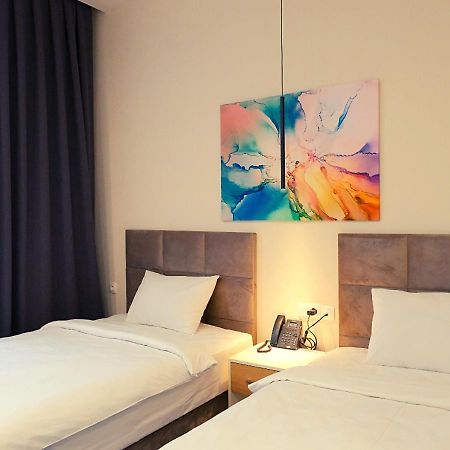 Add Hotel Alma-Ata Exteriör bild