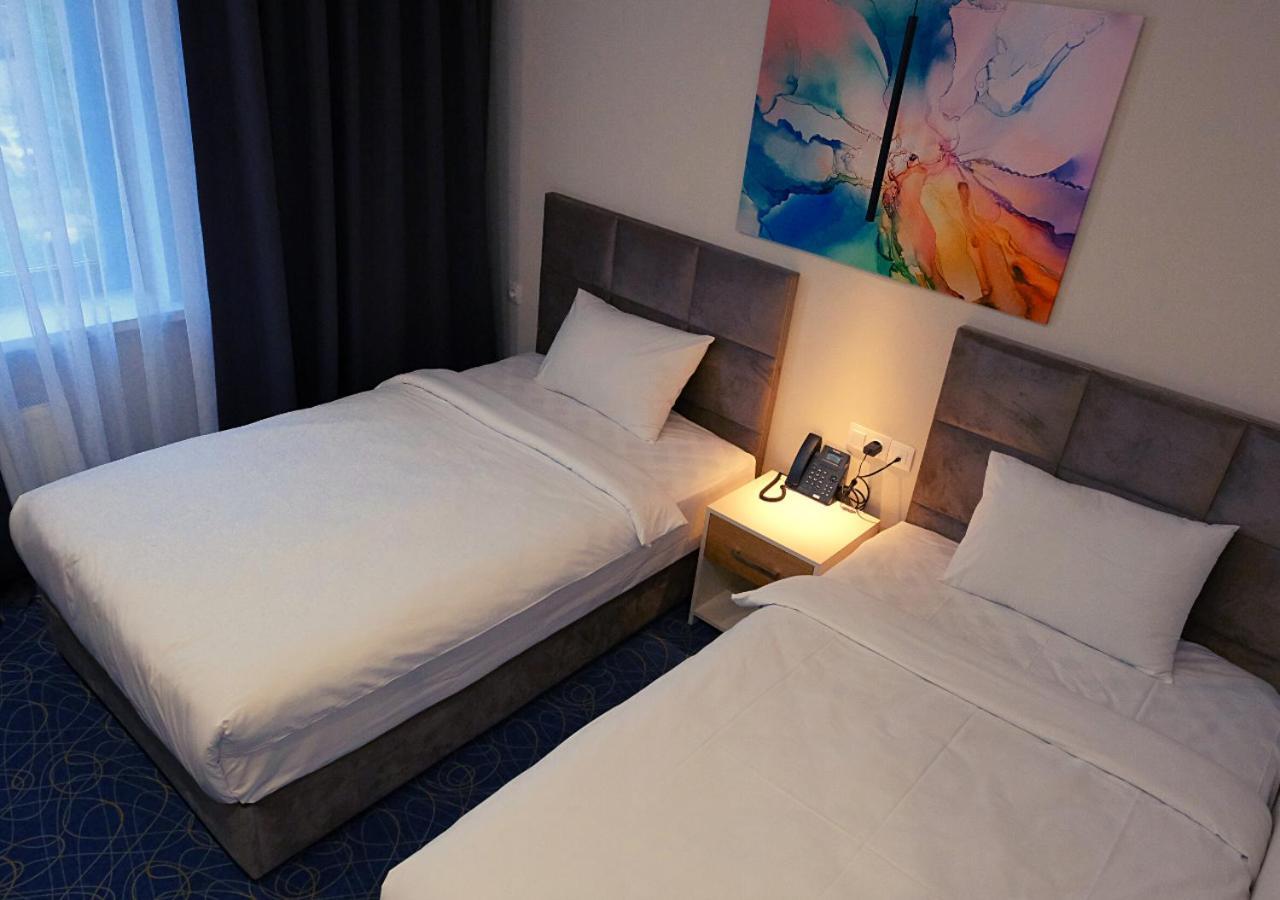Add Hotel Alma-Ata Exteriör bild