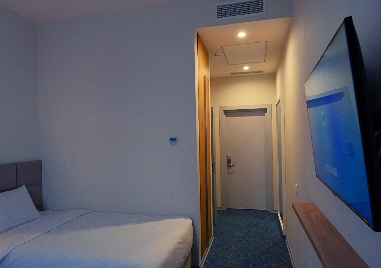 Add Hotel Alma-Ata Exteriör bild