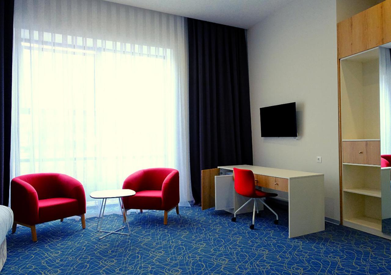 Add Hotel Alma-Ata Exteriör bild